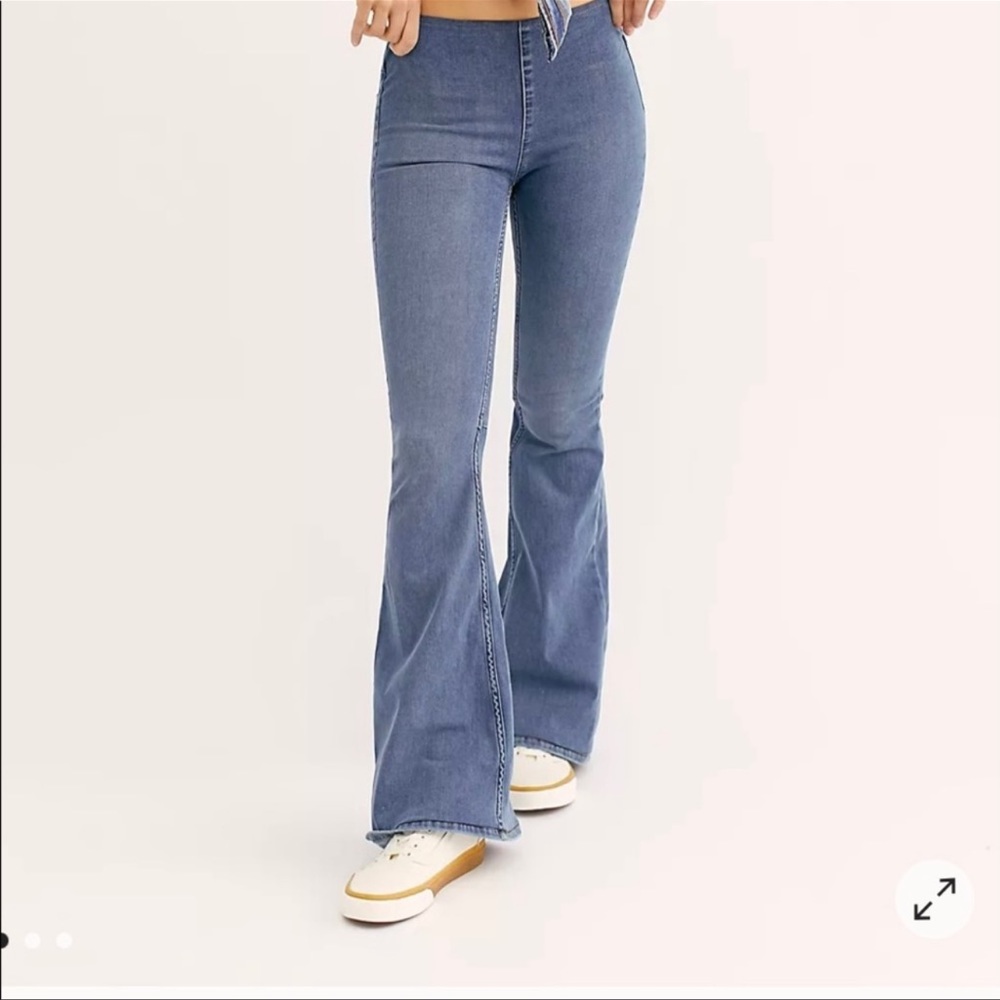 Free People Penny pull-on flare jeans. Size 29. Washed denim.